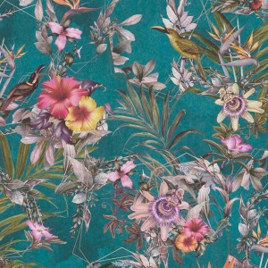 Bunte Vliestapete mit Hibiskus, Palmen, Vögeln und Dschungel-Motiv auf petrolfarbenem Grund.