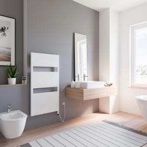 Schulte Badheizkörper Turin, steckerfertig, alpinweiß, mit Heizstab und Aussparungen für Handtücher.