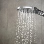 Hansgrohe Raindance Select E 120 Handbrause Chrom mit Wasserstrahl.