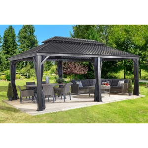 Sojag Aluminium Pavillon Messina 12x20 Anthrazit mit Möbeln und Moskitonetz im Garten.