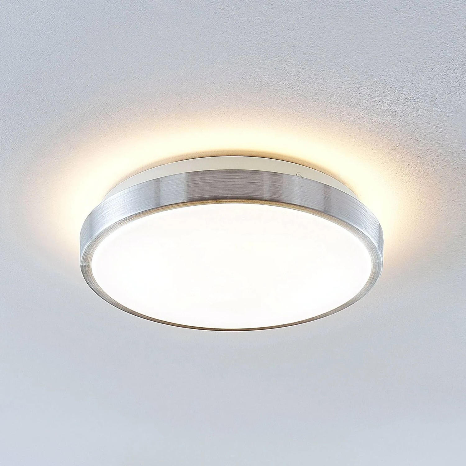 Moderne Lindby LED Deckenleuchte Emelie aus Aluminium, alufarben, für Wohnzimmer.