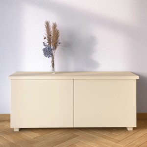 CREATE! by OBI Buntlack Mia Kaschmirbeige seidenmatt auf Kommode mit Deko.