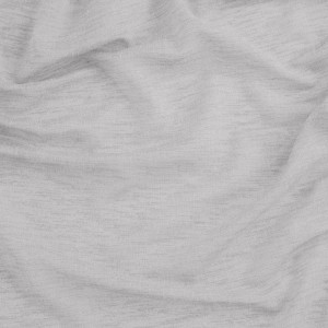 Detailaufnahme des transparenten, grauen Bricoflor Vorhangs Oskar mit verdeckten Schlaufen.