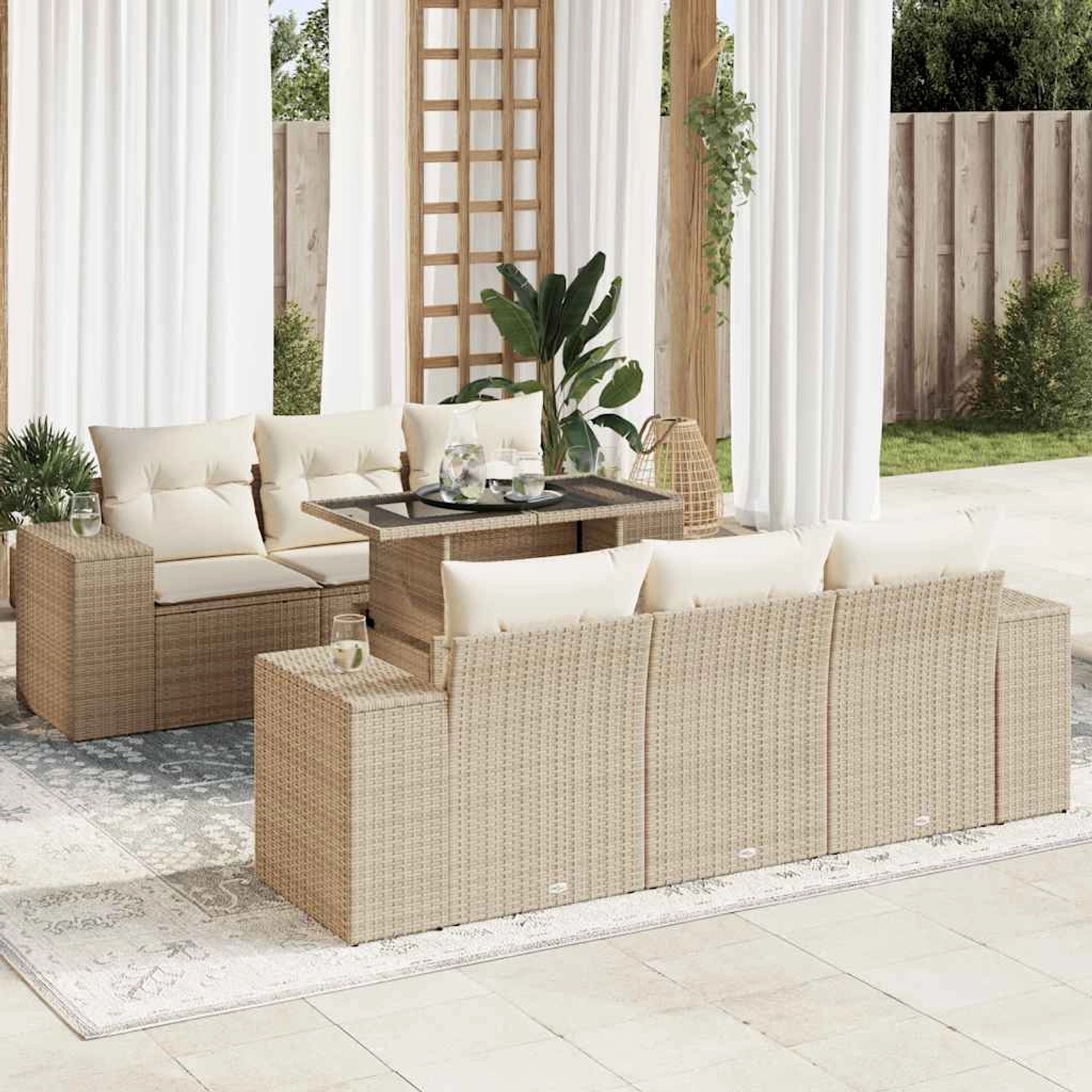 Beige 7-tlg. vidaXL Garten-Sofagarnitur aus Rattan mit Tisch und cremefarbenen Kissen.