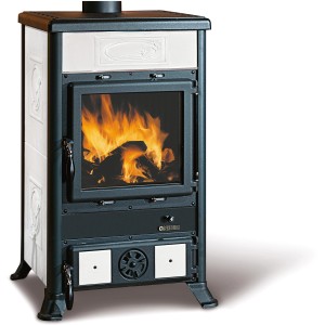 La Nordica Rosella Kaminofen, Keramik Weiß, 8,8 kW. Zeitbrandofen mit Scheitholz im Feuerraum.