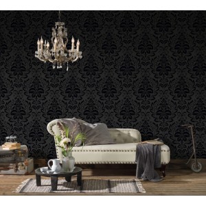 Schwarze Bricoflor Vliestapete mit Barock Ornament Muster im Schlafzimmer.