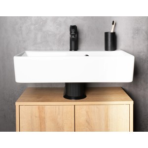 Badmobil Siphonverkleidung in Schwarz unter Waschbecken auf Badmöbel.