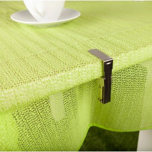 Venilia Tischtuchklammer Inox Premium am Tisch mit grünem Tischtuch.