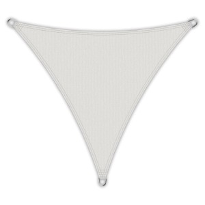 Cremeweißes, dreieckiges Toldoro Sonnensegel aus HDPE-Gewebe für Garten und Terrasse.