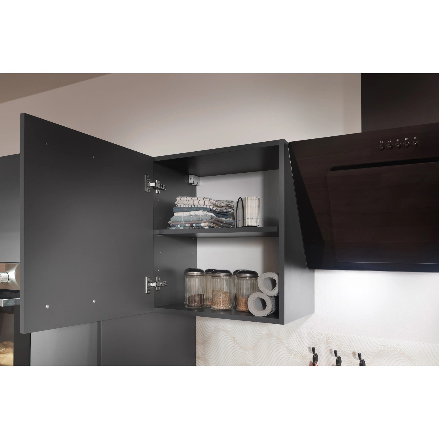 Respekta Küchenzeile Oliver, 280 cm, Grau Matt: Detailansicht Oberschrank mit Geschirr und Vorräten.