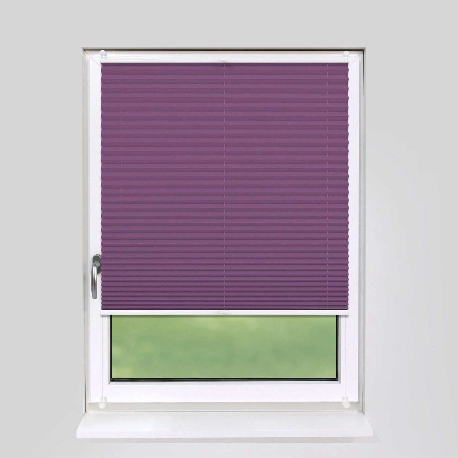 Lila Deco-Raum Plissee Basic 95x210cm am Fenster, blickdicht und ohne Bohren montiert.