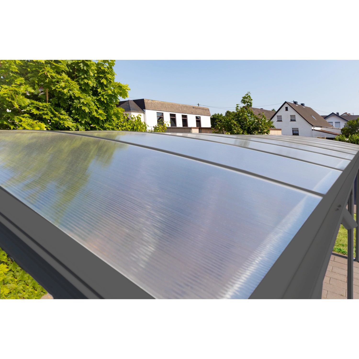 Westmann Rundbogen Carport in Anthrazit mit Doppelstegplatten Dach.