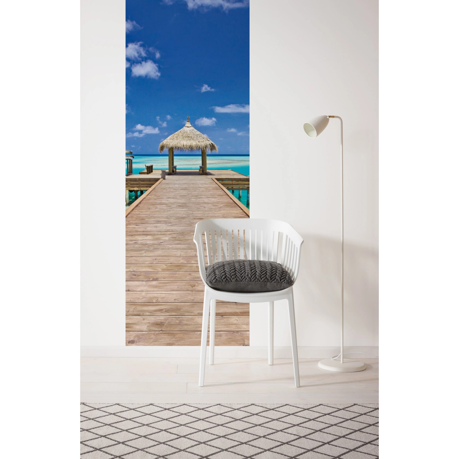Komar Vlies Fototapete Beach Resort mit Steg und Strandpavillon, 100x280 cm.