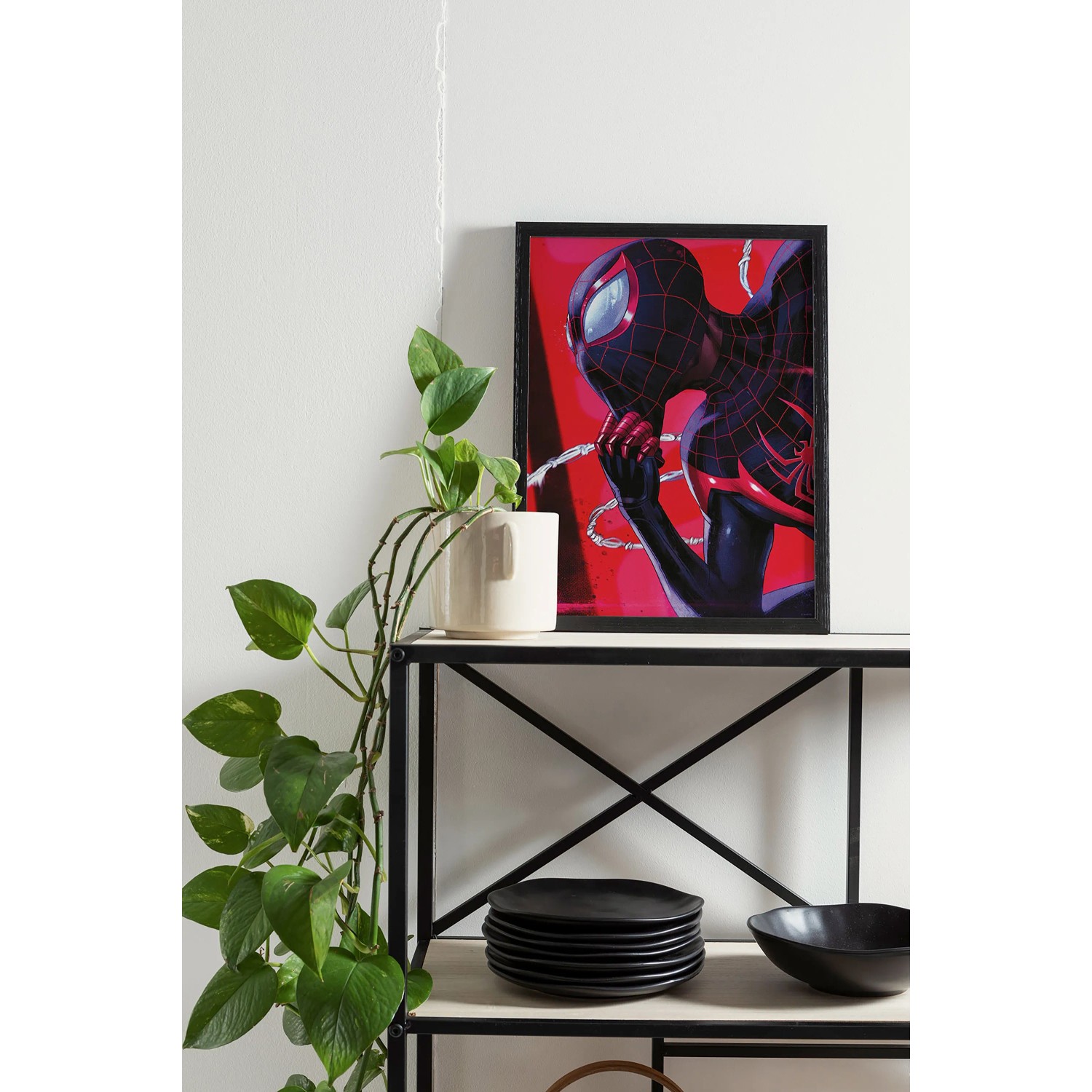 Komar Wandbild: Spider-Man in rotem Rahmen, 30x40 cm. Marvel Deko für Kinderzimmer.