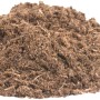 Nahaufnahme von Compo Bio Universal-Erde, torffrei mit Schafwolle, lockere, braune Struktur.