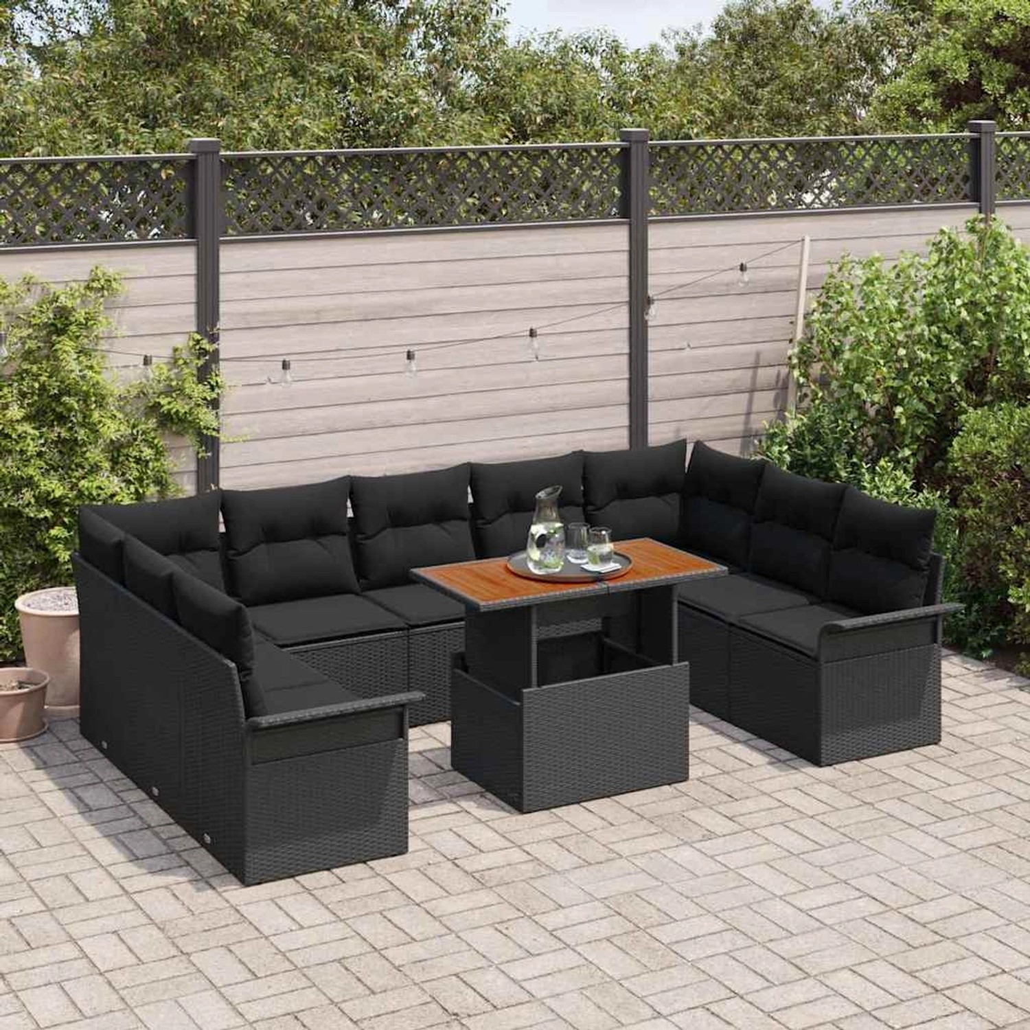 Schwarzes 10-teiliges Garten-Sofa-Set aus Poly Rattan mit Tisch und Stauraum.