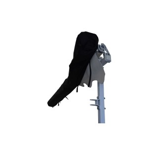 Schwarze Abdeckplane für eine 4 Meter Gelenkarmmarkise zum Schutz vor Witterungseinflüssen.