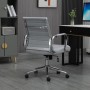 Hellgrauer Svita Bürostuhl Office Comfort mit niedriger Rückenlehne und Chromgestell.