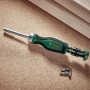 Bosch Bit-Ratschenschraubendreher mit 12 Bits, grüner Griff, Bit-Magazin offen.