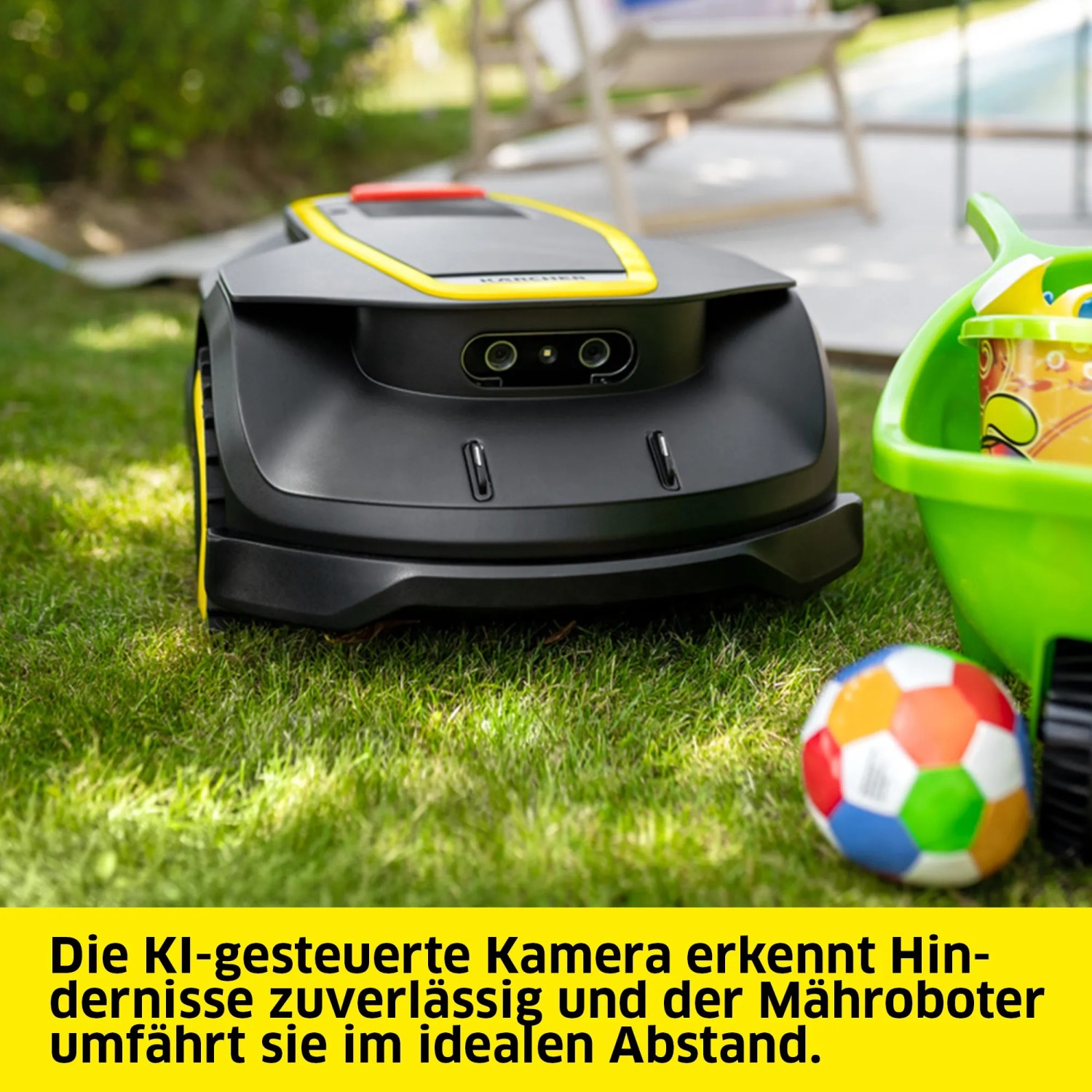 Kärcher RCX 4 Mähroboter auf Rasen, Hinderniserkennung durch Kamera. Kabelloser Rasenmäher.