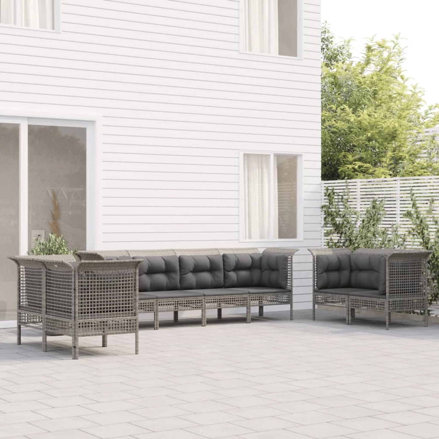 Graues 8-tlg. vidaXL Garten-Lounge-Set aus Polyrattan mit Kissen auf Terrasse.