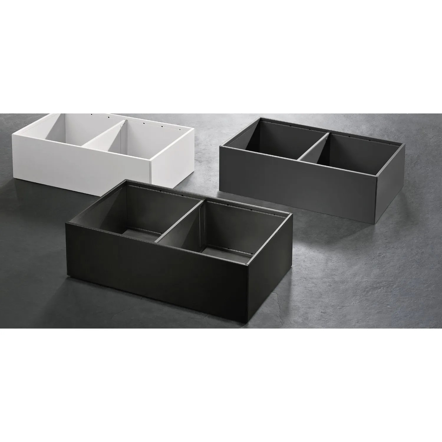 Blum Ambia-Line Frontauszugsrahmen aus mattem Stahl in Weiß, Oriongrau und Schwarz für Schubladen.