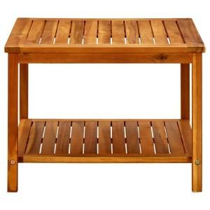 Quadratischer Couchtisch aus Akazienholz mit Ablage, 60x60x45 cm.