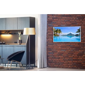 Könighaus Infrarotheizung mit Bora Bora Motiv an Backsteinwand im Wohnraum.