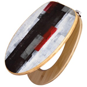 Banjado WC-Sitz aus Bambus mit abstraktem, rot-schwarzem Muster. Toilettendeckel mit Universal Scharnieren.