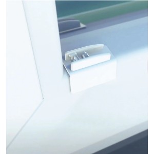 Gardinia Plissee Falzklebeträger Concept in Weiß am Fensterrahmen befestigt.