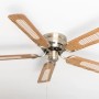 Extra flacher Deckenventilator Pepeo Kisa Deluxe, Messing Antik, Flügel in Eiche/Walnuss.