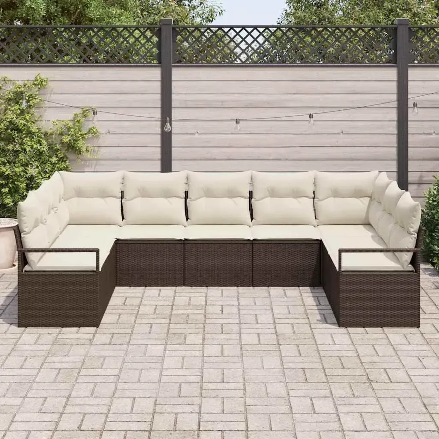 Braunes 9-teiliges vidaXL Garten-Sofa-Set aus Poly Rattan mit beigen Kissen für Terrasse und Garten.
