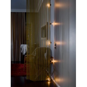 Konstsmide LED Lichterkette mit 5 klaren Leuchtmitteln, batteriebetrieben für stimmungsvolle Außenbeleuchtung.