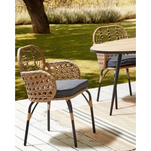 Beliani Gartenstuhl, naturfarbenes Rattan mit grauem Kissen, ideal für Terrasse und Garten.