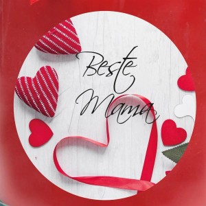 Rote HS Candle Duftkerze im Glas mit "Beste Mama" und Herz-Motiven zum Muttertag.