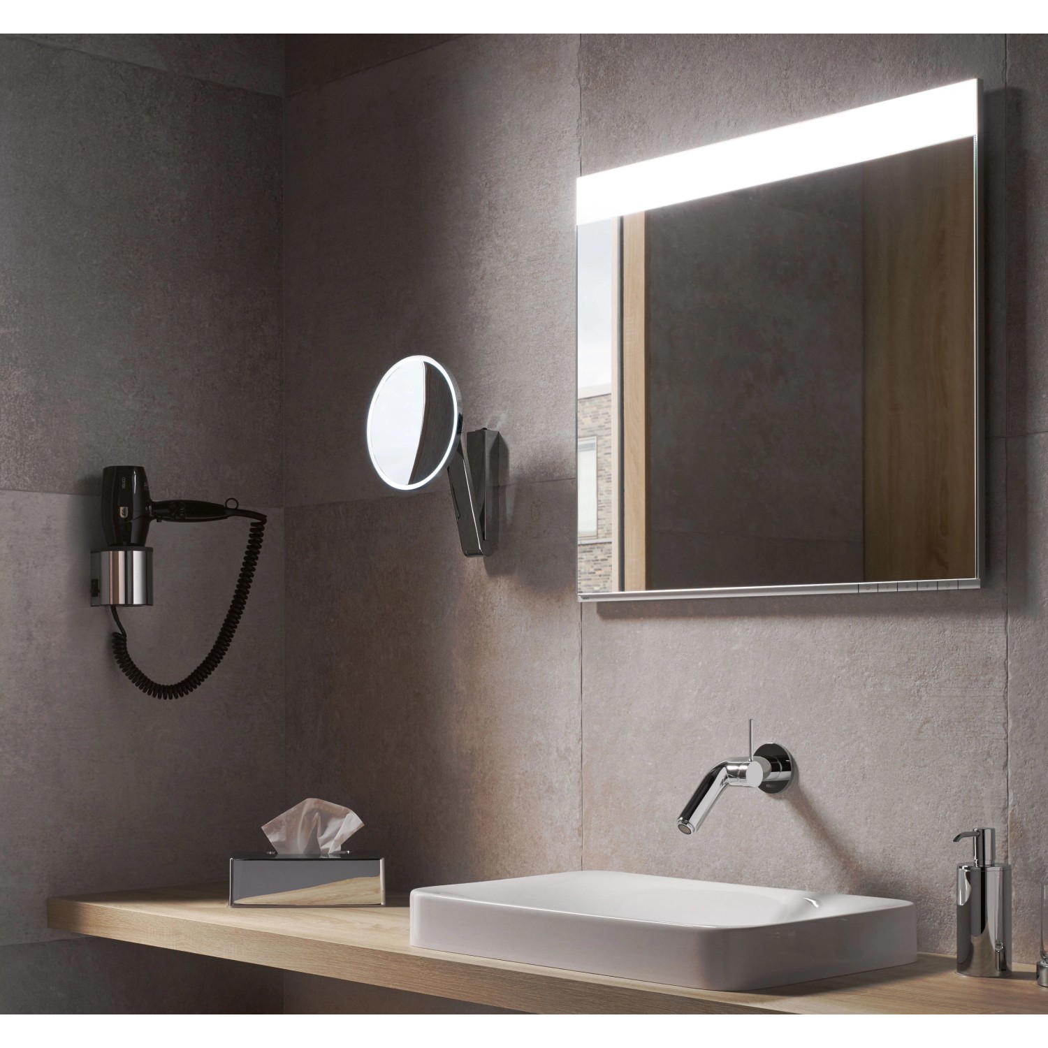 Beleuchteter Keuco Kosmetikspiegel iLook move, rund, verchromt im modernen Bad.