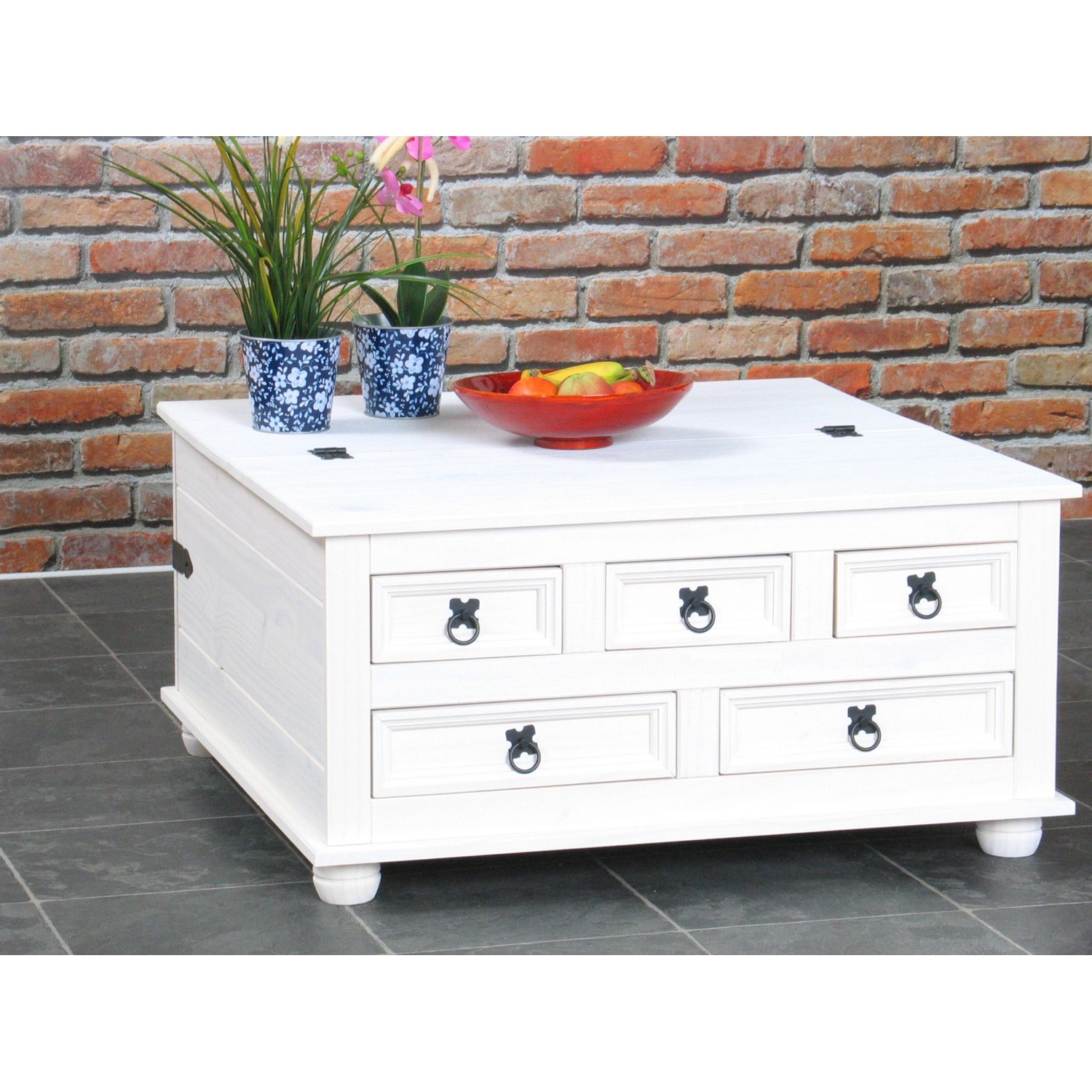 Weißer Couchtisch New Mexico mit 5 Schubladen aus Kiefer massiv, gewachst. Wohnzimmertisch im Landhausstil.