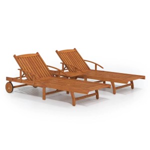 2er Set Sonnenliegen mit Tisch aus Akazienholz, klappbar und mit Rollen für einfachen Transport.