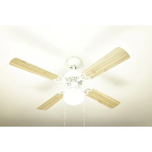 Weißer Westinghouse Deckenventilator Vegas 105 cm mit Beleuchtung und Zugschnur.