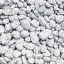 Nahaufnahme von Granitzierkies Salz-Pfeffer, 15-25 mm, ideal für Garten- und Landschaftsbau.
