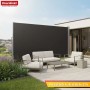 Ausziehbare Floordirekt Seitenmarkise in Anthrazit auf Terrasse. Bietet Sicht- und Sonnenschutz für Gartenmöbel.