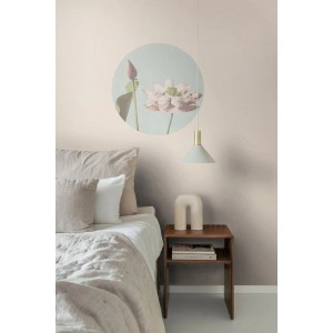 Selbstklebende, runde Tapete mit Lotusblume in Altrosa/Graublau als Wandtattoo im Schlafzimmer.