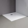 Quadratische, extraflache Schulte Duschwanne 90x90 cm in Alpinweiß, eingebaut im Badezimmer.