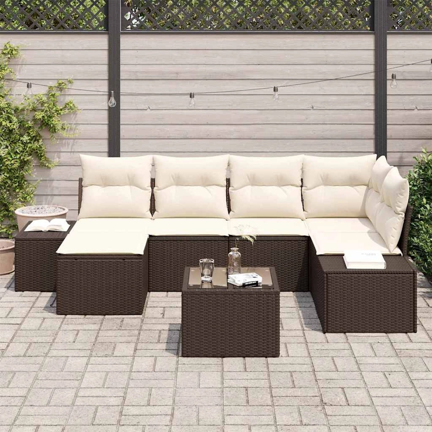 Braunes 7-tlg. vidaXL Garten-Sofa-Set aus Rattan mit creme Kissen für Terrasse und Garten.