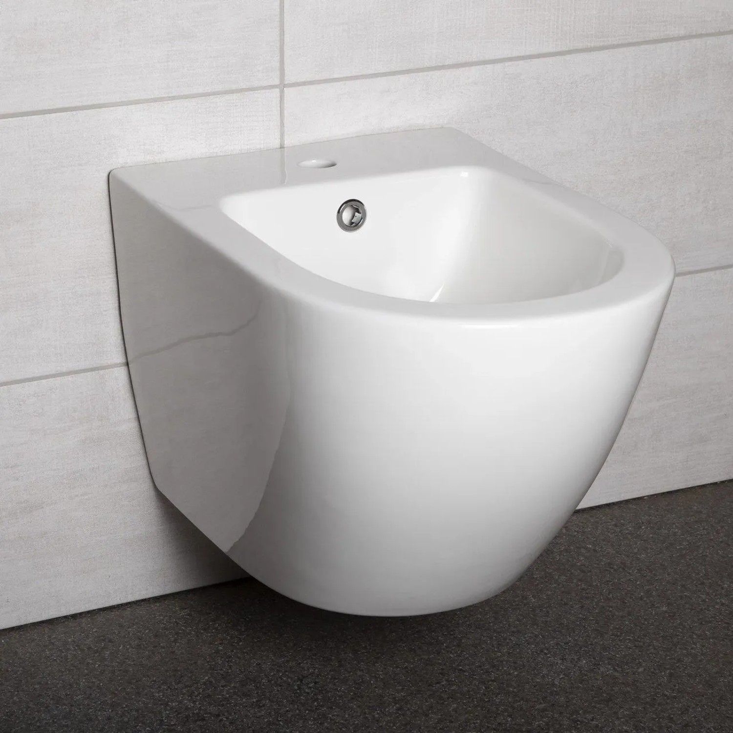 Weißes, glänzendes Kerra Wandbidet Delos BID aus Sanitärkeramik, wandmontiert für moderne Bäder.