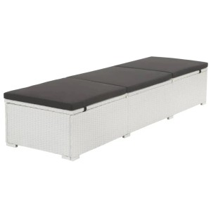 Weiße furnicato Sonnenliege aus Poly Rattan mit grauer Auflage.
