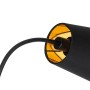 Detailaufnahme: Schwarze QAZQA Stehlampe Carmen mit goldenem Lampenschirm-Inneren.