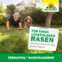 Neudorff TerraVital RasenSanierer: Opa und Enkel auf saftig grünem Rasen. Für einen lückenlosen Rasen.