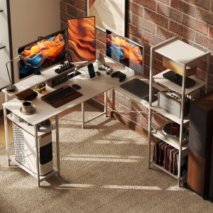 Weißer HOMCOM Eckschreibtisch mit Regalen und Monitoren, ideal für Homeoffice.