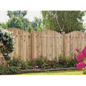 Grünes T&J Zaunelement Bogen Lieke Serie, 180x180/160cm, im Garten.